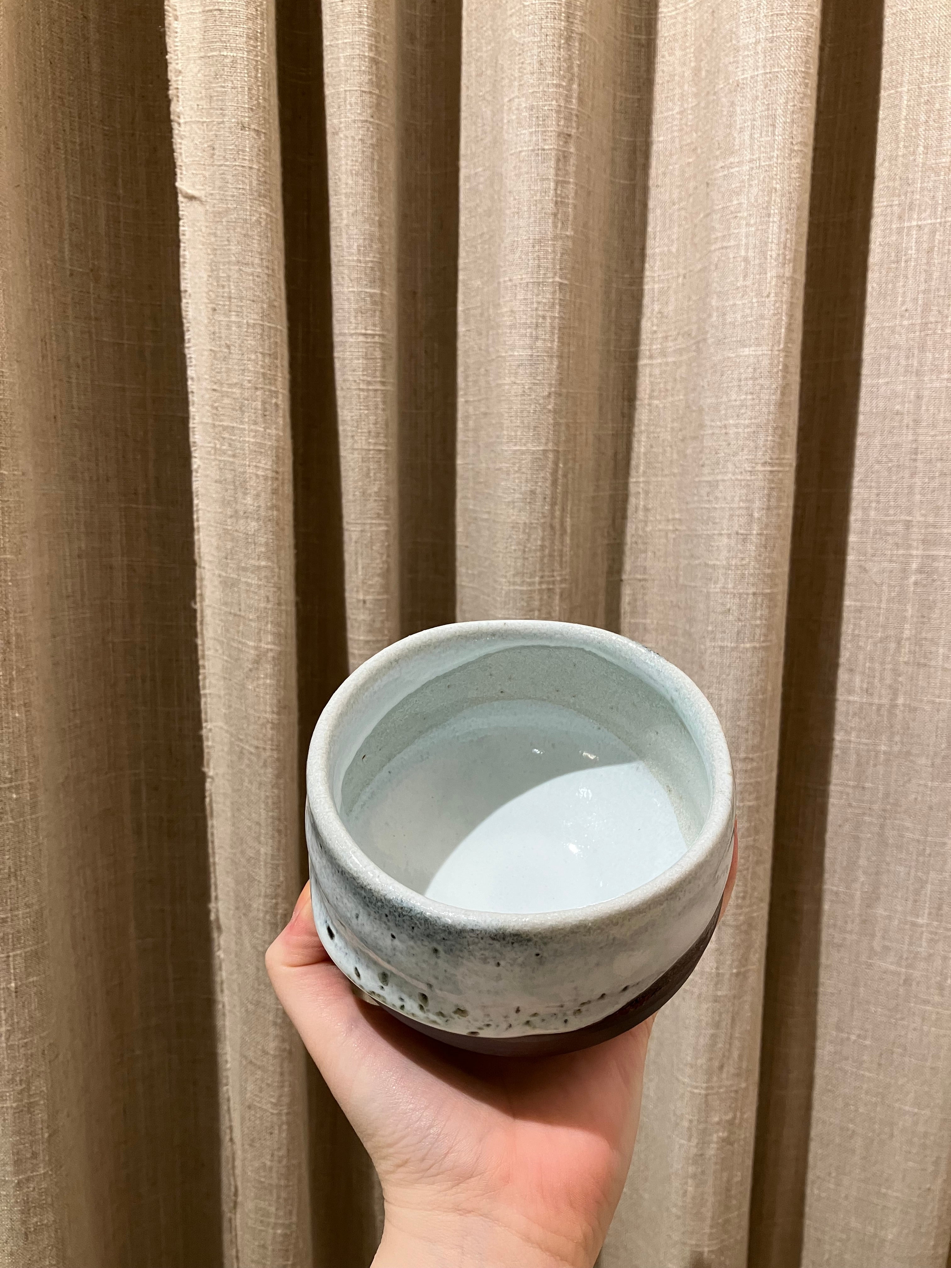 Matcha cup - Metallic look with light blue glaze