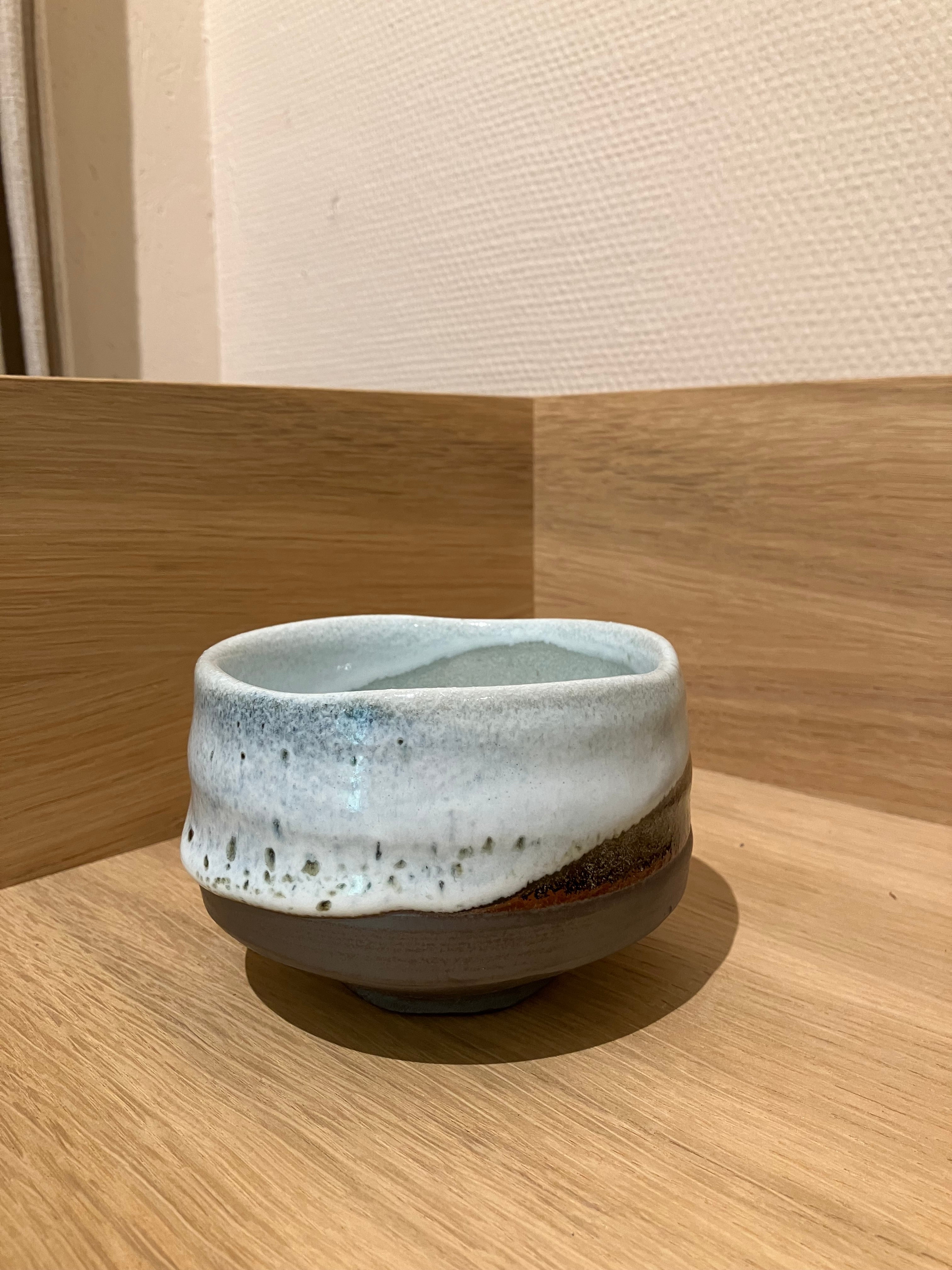 Matcha cup - Metallic look with light blue glaze