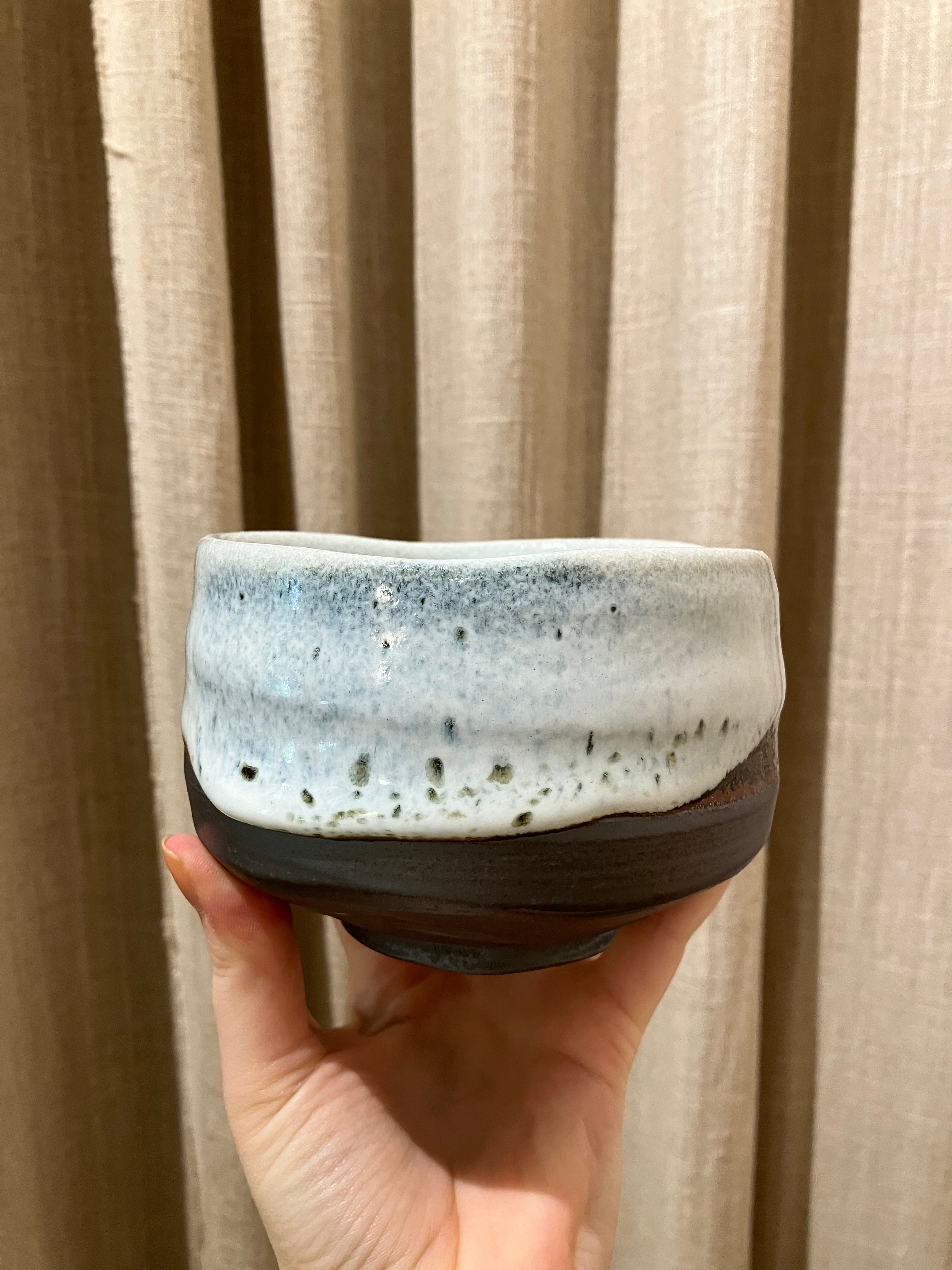 Matcha cup - Metallic look with light blue glaze