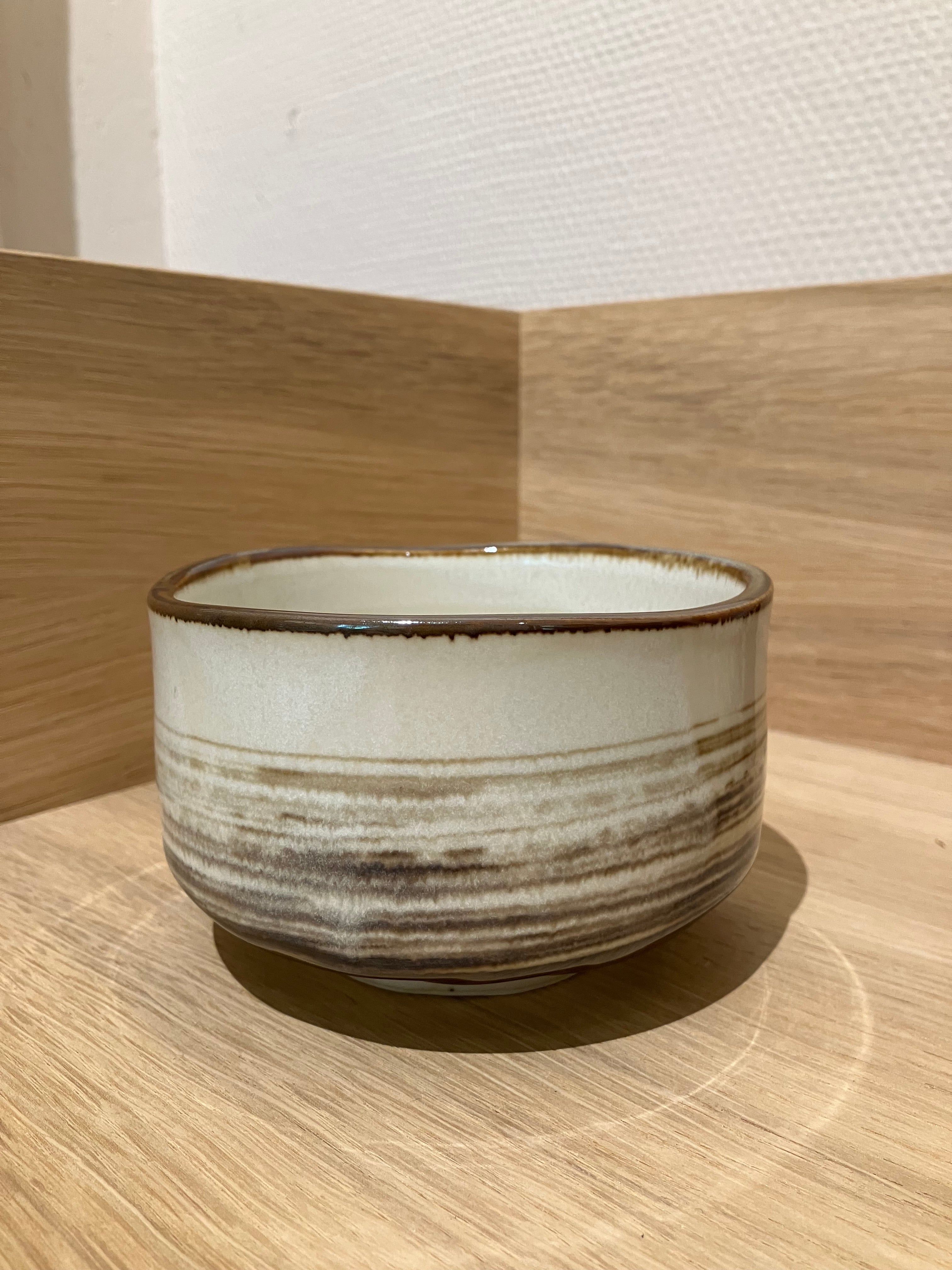 Matcha cup - Beige glaze and brown / gray stripes