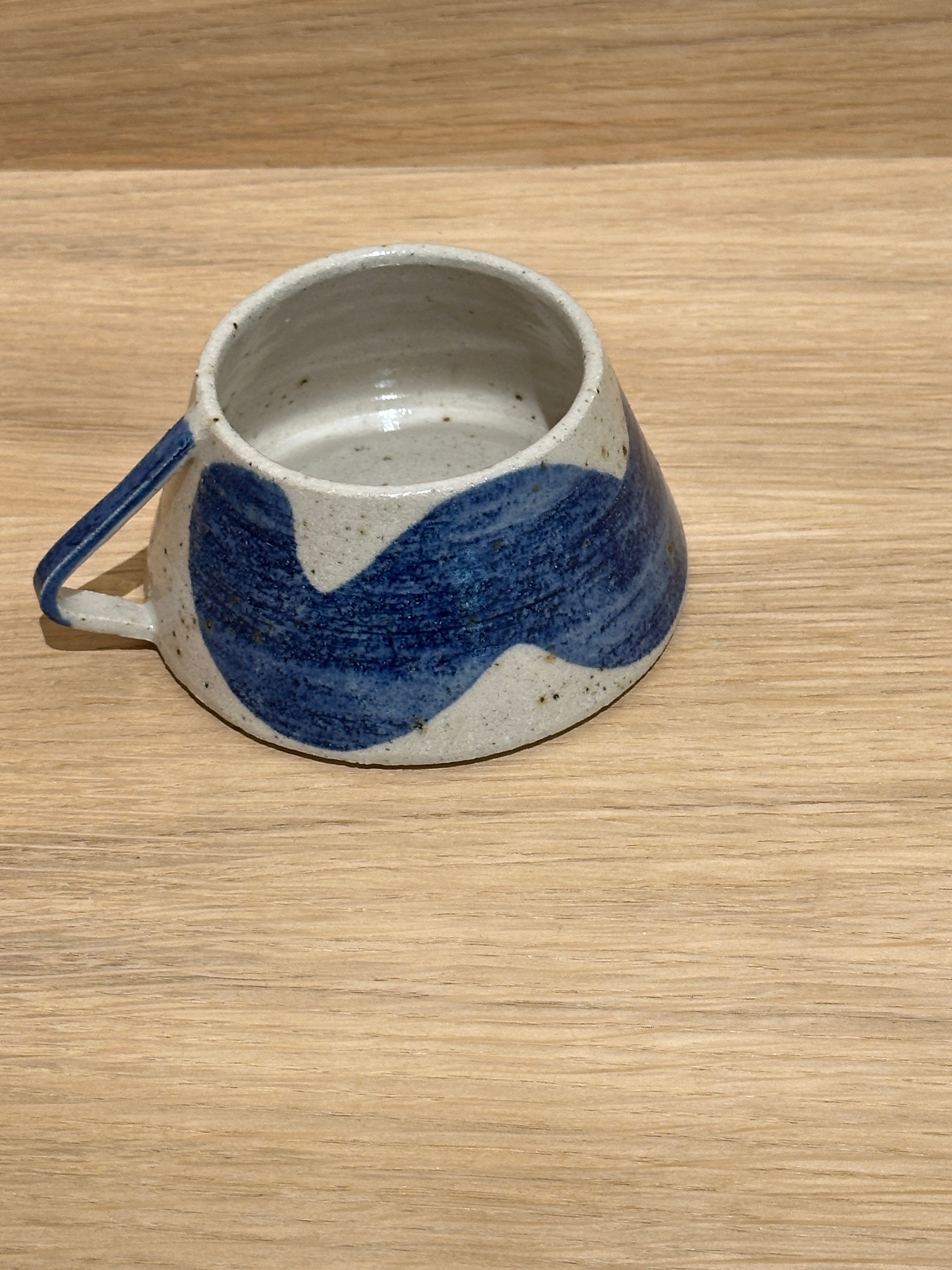 Wavy cup with blue wave