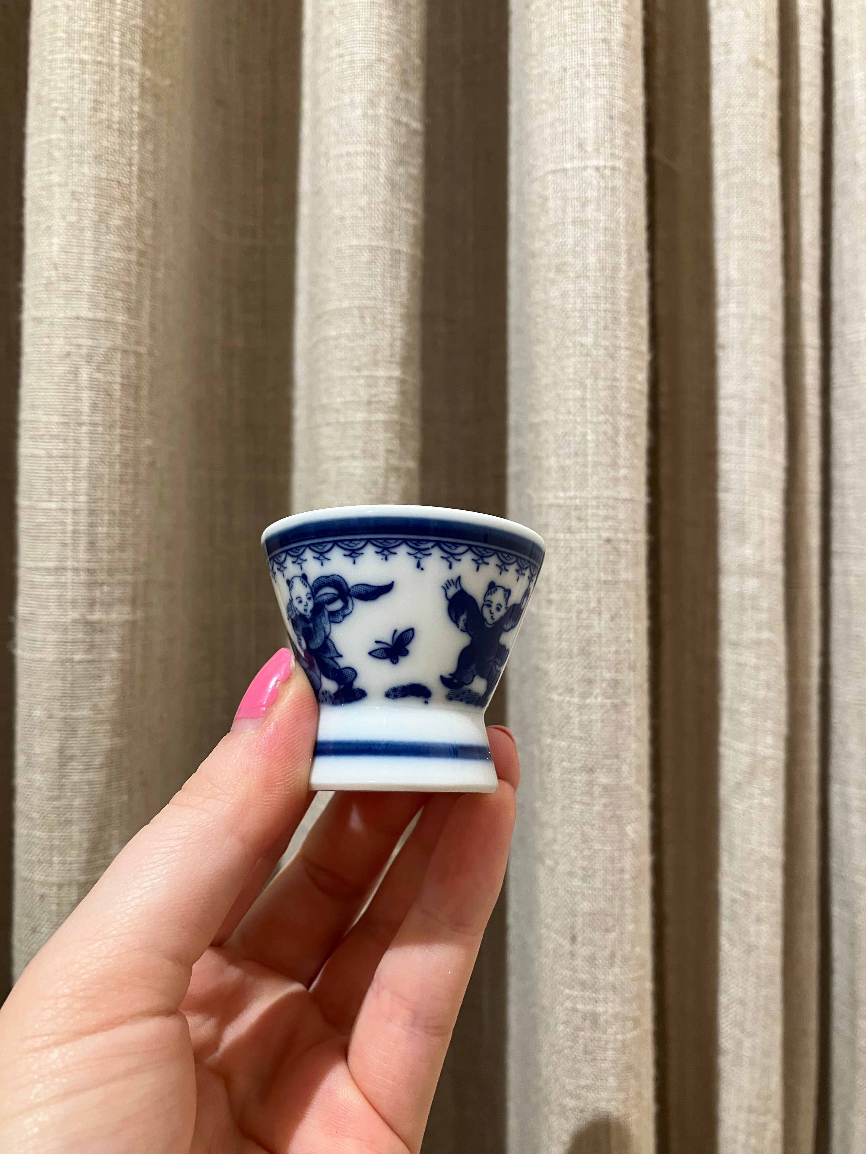 Sake cups with blue Japanese motif