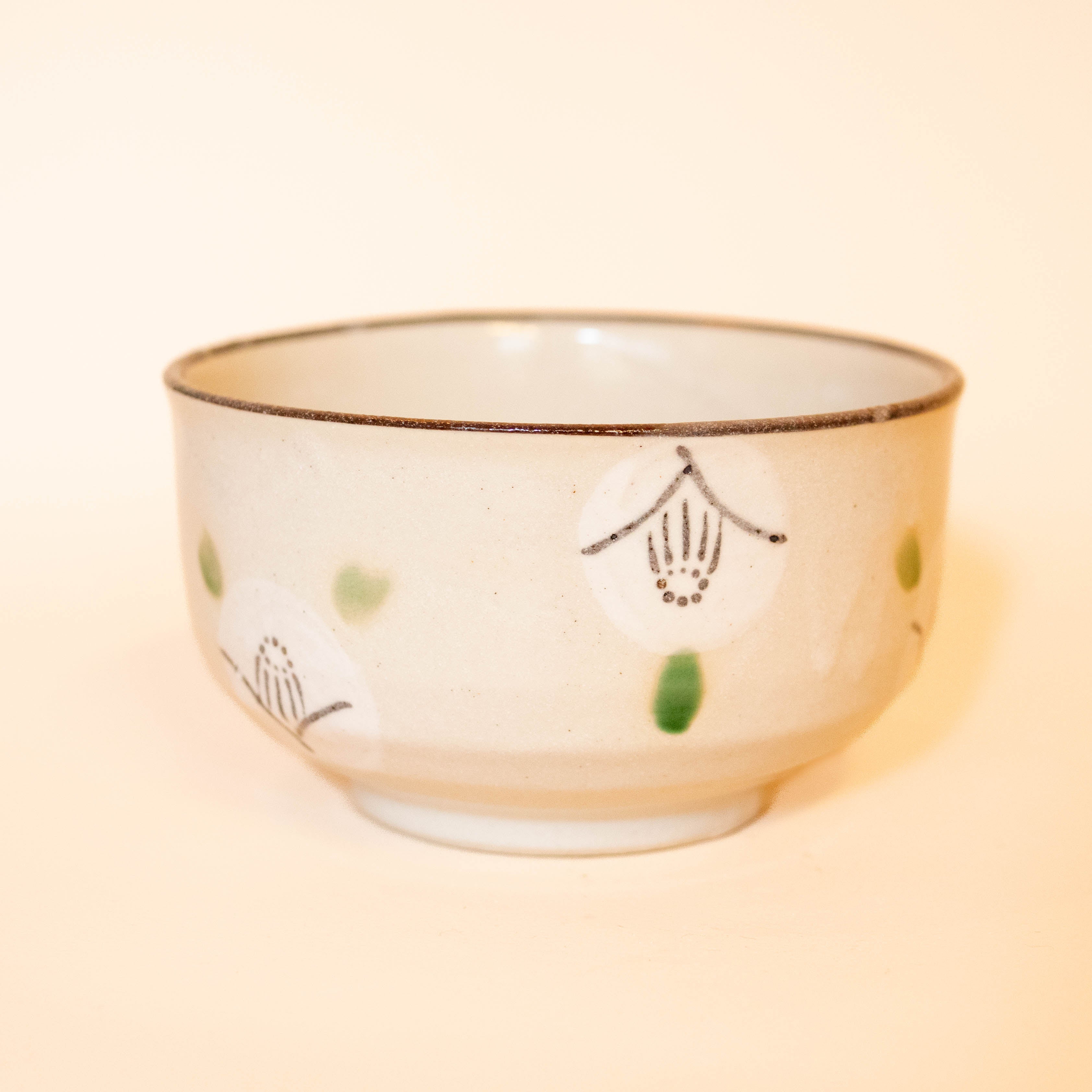 Matcha cup - Beige with white flowers and green dots