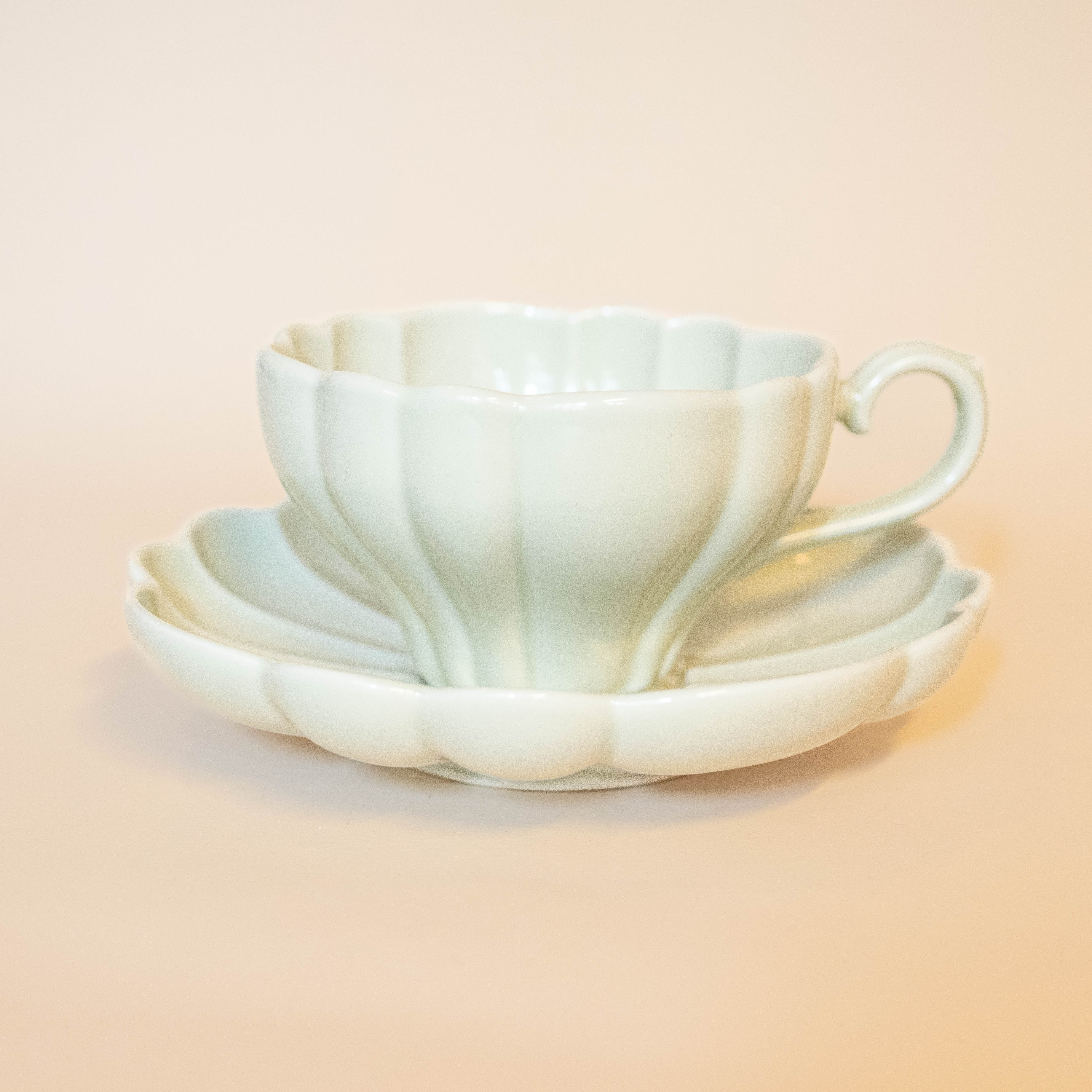 Flower cup with saucer; light green