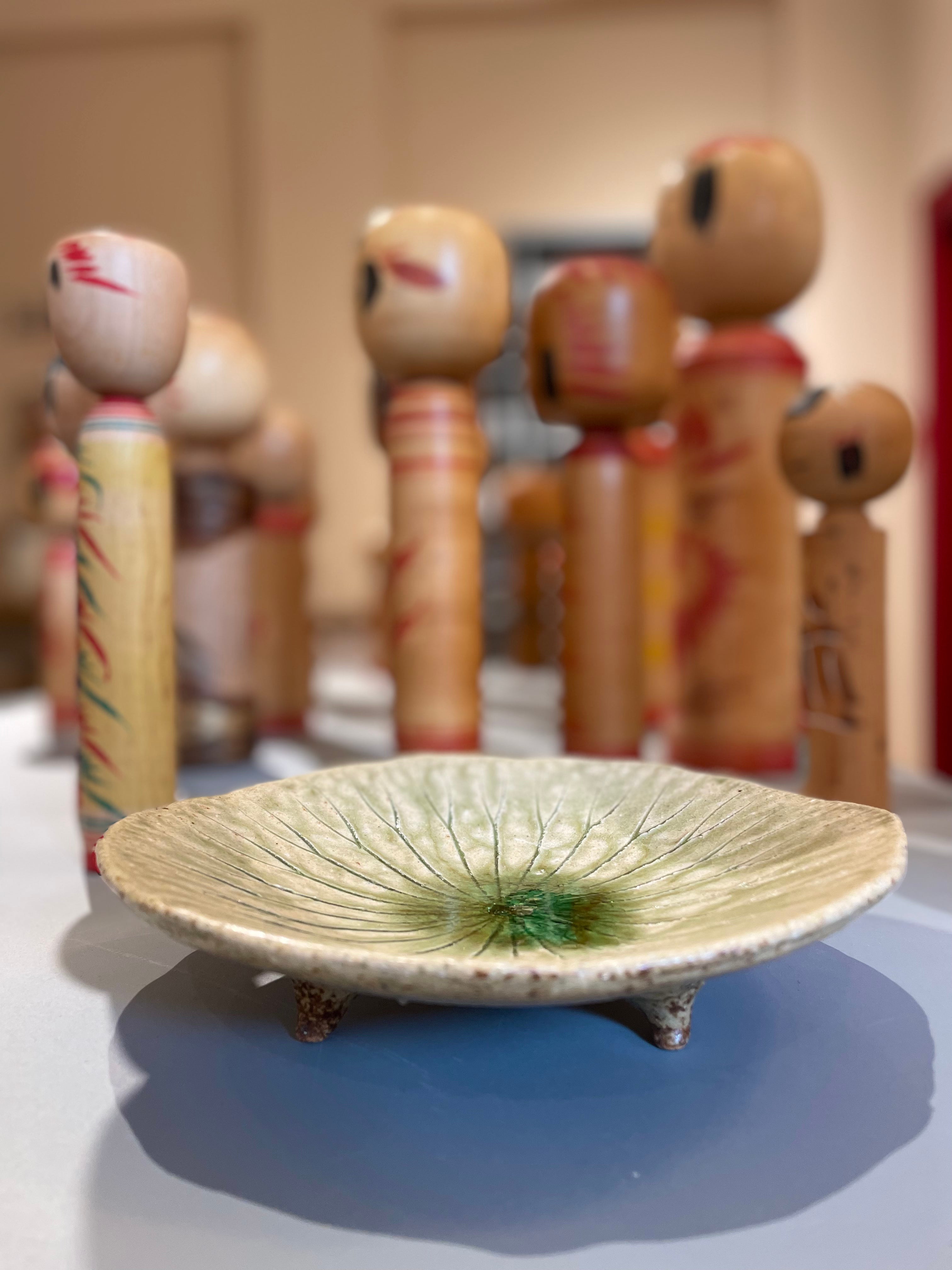 Small round dish with green leaf pattern