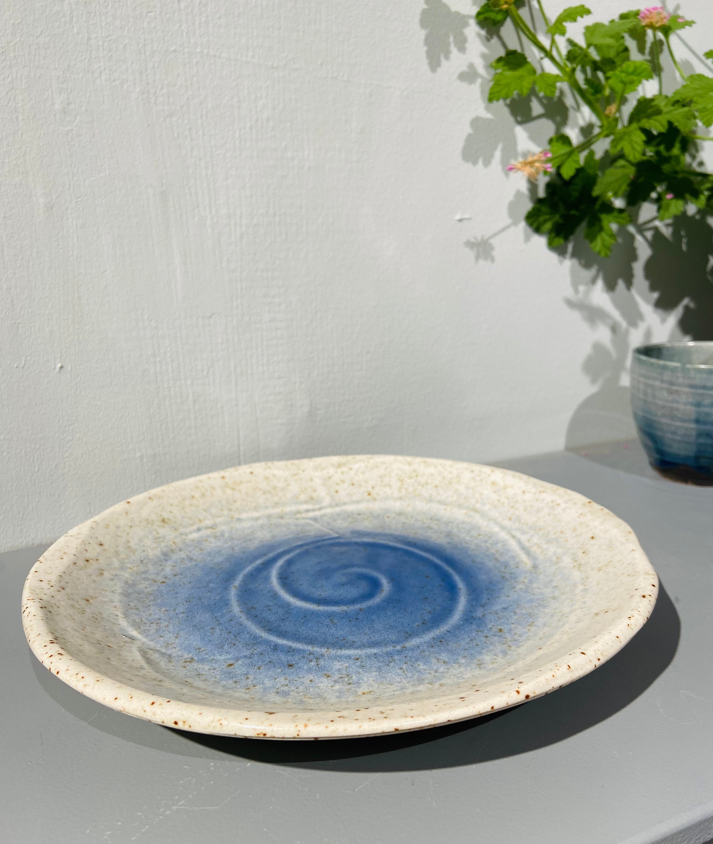 Dish / large plate with blue pattern