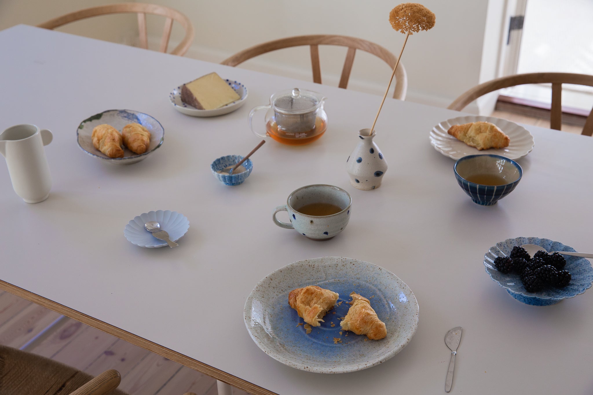 Dish / large plate with blue pattern