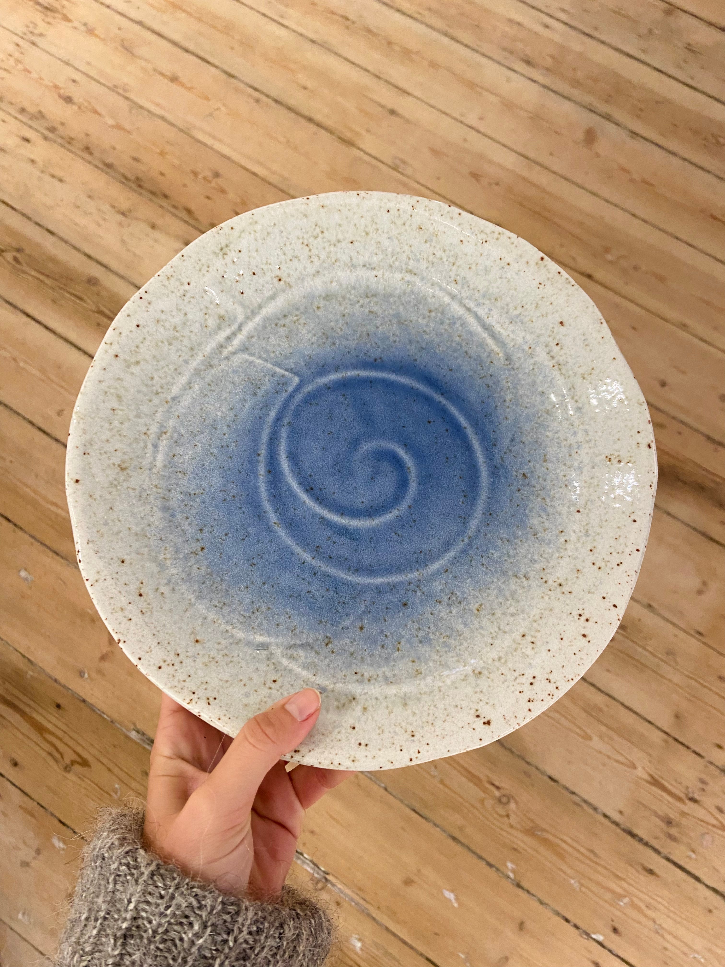 Dish / large plate with blue pattern